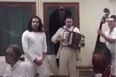 SNIMAK KOJI ĆE VAM IZMAMITI I SUZE I SMEH: Madžgalj, Đuričko i MIlivojev kao TRIO zapevali čuveni HIT! (VIDEO)