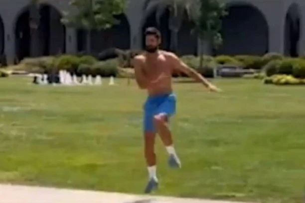 NEĆETE IH PREPOZNATI: Đoković je novim imidžom oborio internet, a evo koji su sportisti pre njega totalno menjali izgled (VIDEO, FOTO)