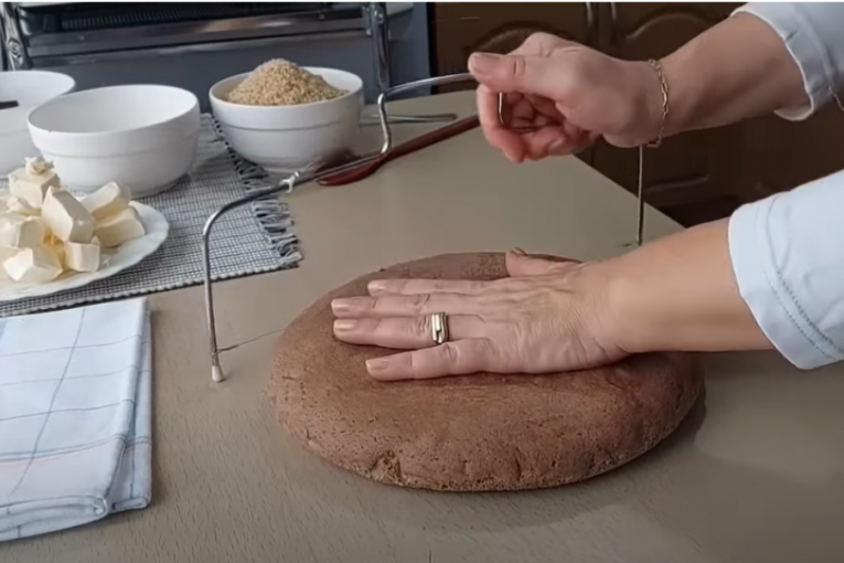 Svaku koru preseći vodoravno