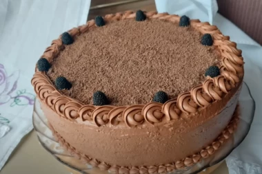 UČITELJICA - STARINSKA TORTA IZ ŠERPE: Preliva se vrelim filom od oraha, a sve se sprema u samo jednoj posudi BRZO