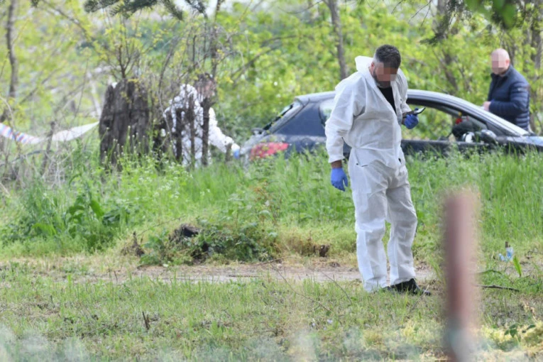 CRNA SUDBINA DVOJICE PREŽIVELIH IZ MASAKRA: Nikola ljubio i grlio majku pa seo u auto i ZAKUCAO se u banderu!