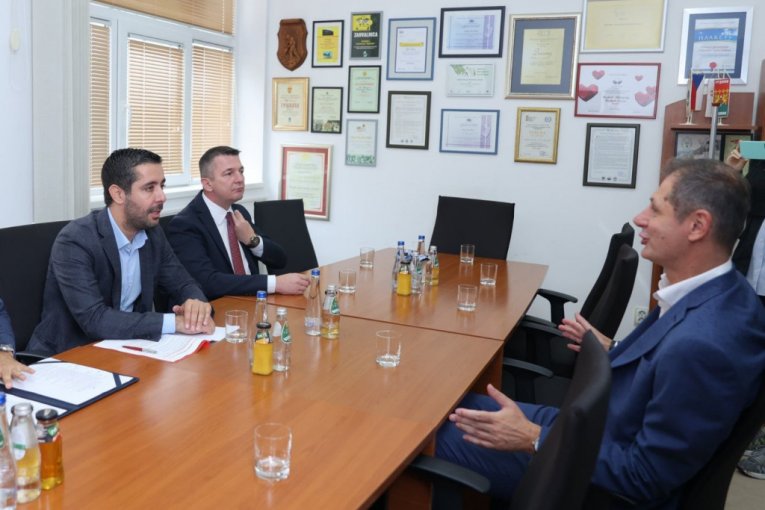 Ministar Tomislav Momirović sa predsednikom opštine Gornji Milanovac