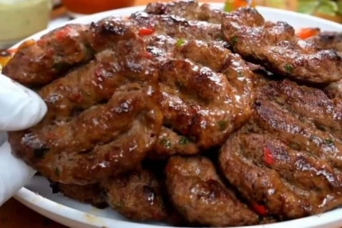 RECEPT ZA TURSKE FAŠIRANE ŠNICLE: Napravite OVAJ trik sa mesom kako bi bilo SOČNIJE (VIDEO)