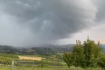 LJUDI, SPREMITE SE! Olujni oblak ide ka Zapadnoj Srbiji! Pogledajte kako stravično i sablasno izgleda! (VIDEO)