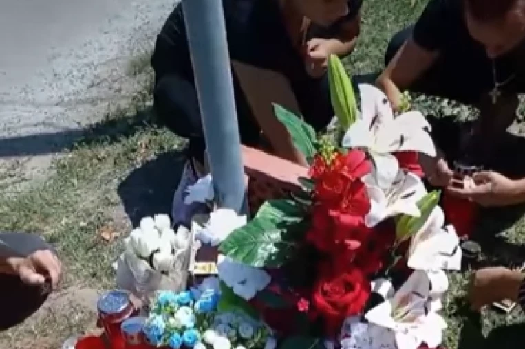 MAJKA DEČAKA STRADALOG OD STRUJNOG UDARA OČAJNA: Njene reči kidaju dušu, Bačka Palanka zavijena u crno