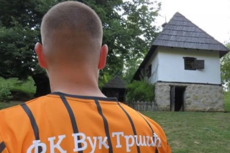 GOSTI ODNELI SLAĐI DEO KOLAČA: U Runjanima više gledalaca nego na pojedinim prvoligaškim stadionima - TRŠIĆ ČEKA TITULU! (FOTO GALERIJA)