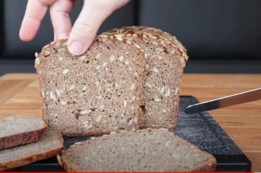 RECEPT ZA RAŽANI HLEB: Nećete probati zdraviji i ukusniji, a OVAJ trik će vam pomoći da testo nadođe!