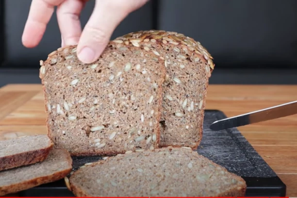 RECEPT ZA RAŽANI HLEB: Nećete probati zdraviji i ukusniji, a OVAJ trik će vam pomoći da testo nadođe!