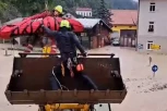 DRAMATIČNI PRIZORI IZ SLOVENIJE: Telo muškarca pronađeno u septičkoj jami, povređenog čoveka spasavali BAGEROM I HELIKOPTEROM (VIDEO)