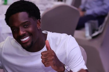 OGLASIO SE KVINSI MENIG: Evo ŠTA KAŽE o sukobu sa trenerom!