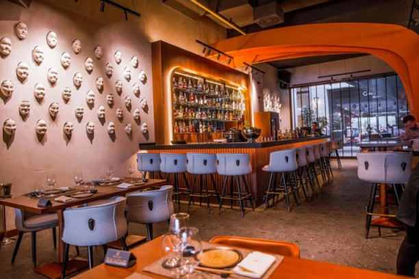 W contemporary Japanese cuisine - Fuzija hrane i pića istočnjačke gastronomije