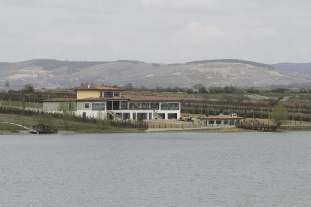 NOLETOV KUĆERAK U SREMU: Svi misle da su Đokovići napravili vilu samo da uživaju, ali ovo je PRAVA ISTINA, koja kida dušu svakog oca