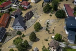 SLOVENIJU ZADESILA KATAKLIZMA! Kuće  PLIVAJU u poplavi, broj nastradalih u nevremenu porastao na ŠEST!