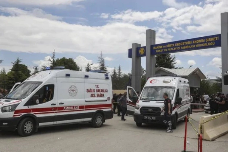 STRAVIČNA EKSPLOZIJA U TURSKOJ LUCI! Najmanje dvanaest osoba POVREĐENO