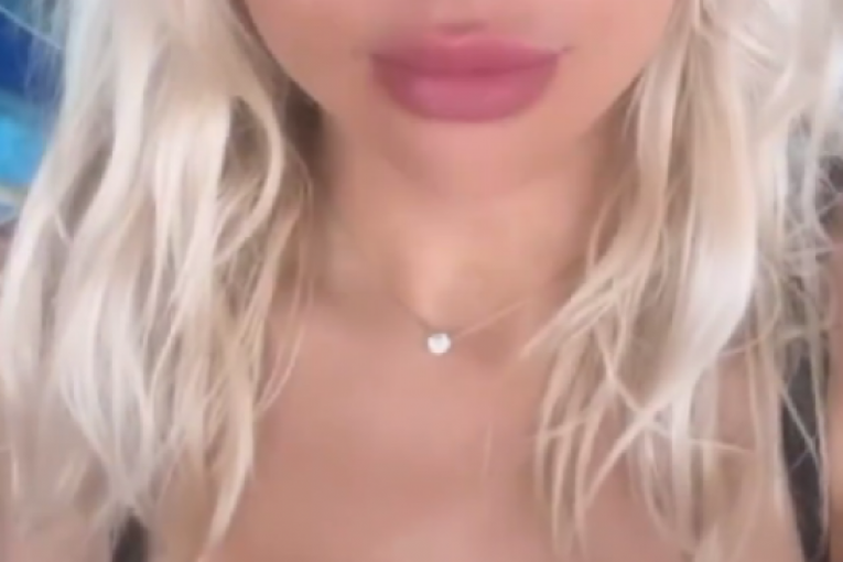 Jovana Jeremić u kupaćem