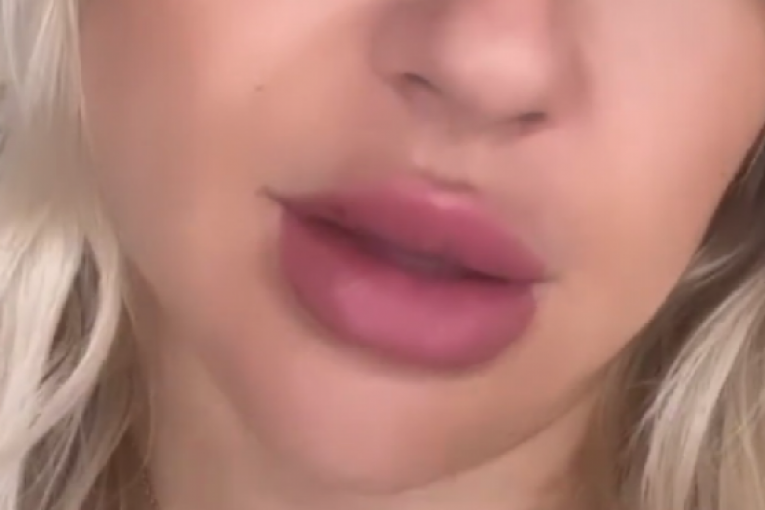 Jovana Jeremić u kupaćem