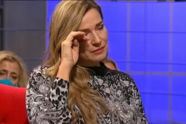 JELENA TOMAŠEVIĆ BOLUJE OD NEIZLEČIVE BOLESTI: Nakon porođaja primetila PRVE simptome, doktori joj saopštili LOŠE REZULTATE!