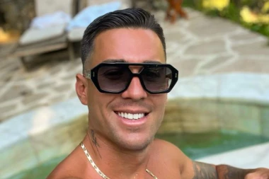 PROCURILA VRELA FOTKA: Mateja Matijević uhvaćen sa NOVOM DEVOJKOM, sve pršti od strasti, a tek da vidite koliko je ZGODNA! (FOTO)