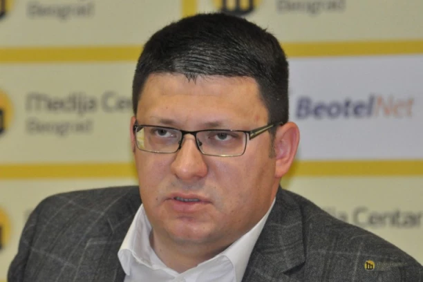 Đurđev: Vreme je da se vidi ko je vera, a ko nevera, ko večeras javno ne podrži Vučića taj je protiv Srbije!