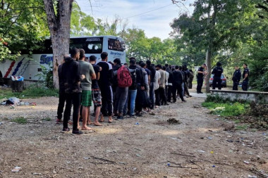 HOROR NA PUTU: Kamion pokosio migrante, dvojica poginula