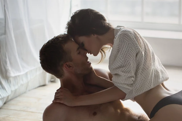 "ŽENSKI POLNI ORGAN MOŽE DA SE RAZVUČE": Čuveni urolog objasnio koja veličina je dovoljna SRPKINJAMA - ako nema ljubavi i mali boli!