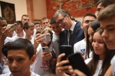 MI VEĆE BOGATSTVO OD VAS NEMAMO! Vučić ugostio mlade sportiste, pa im poslao važnu poruku: Samo napred, a mi vas čekamo (FOTO)