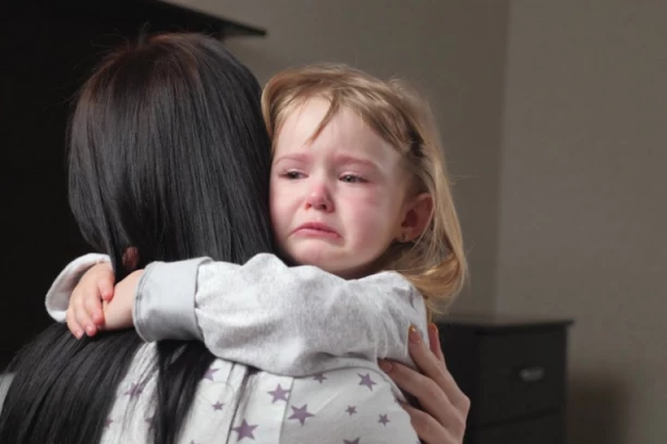 "DETE MI PET DANA DOLAZI KRVNIČKI IZGRIŽENO I U RANAMA"! Nasilje u vrtiću traje već godinu dana, očajni roditelji ne znaju šta da rade!