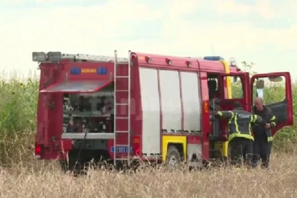 ZASTRAŠUJUĆI PRIZORI SA MESTA NESREĆE U BATAJNICI: Sve vrvi od policije i hitne pomoći - pogledajte prve fotografije sa terena (FOTO)