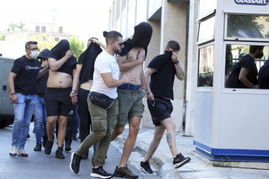 U GRČKOJ TRAŽE UBICU MIHALISA! Policija sumnja: Uhapšeni Albanac potegao nož na navijača AEK-a?