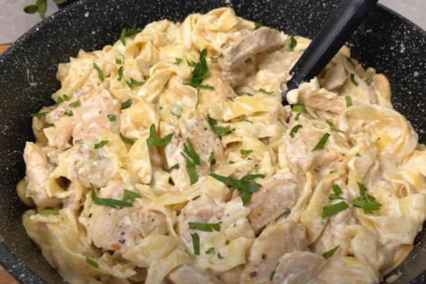 KADA STE BEZ IDEJE I VOLJE SPREMITE OVO: Ručak gotov za 15 minuta,  ovaj recept svaka žena mora da zapiše!