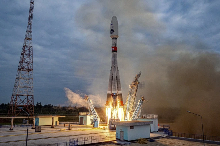 RUSI LETE NA MESEC! Moskva lansirala svemirsku letelicu "Luna 25" - planiraju da slete na južni deo Zemljinog satelita, evo i zašto!