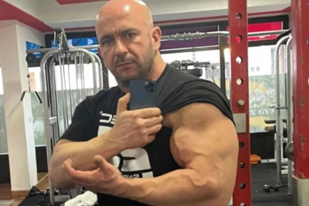 MONSTRUM IZ GRADAČCA TRENIRAO POZNATU PEVAČICU: Uklonila sve slike sa društvenih mreža nakon stravičnog ZLOČINA!