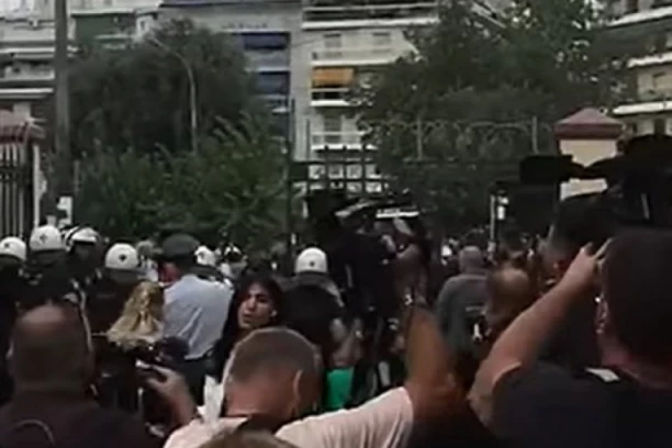 OPŠTI ŠTRAJK U PRESTONICI, SVE JE STALO! Radnici traže veće plate, saobraćaj je potpuno paralisan