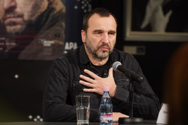 "ČUJU SE SAMO POBOŽNA TIŠINA, NEVERICA I SUZE...": Nenad Jezdić EMOTIVAN pred jubilarno izvođenje "Knjige o Milutinu"