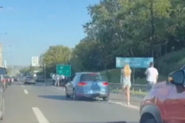 TEŠKA NESREĆA KOD BEŽANIJSKE KOSE! Žena u kolima BEZ SVESTI