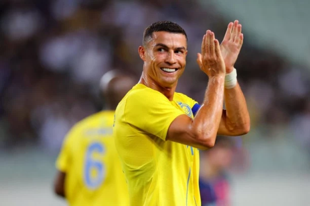 HUMANO! Evo koliko košta Ronaldov dres sa autogramom: Srpska odbojkašica DALA NA AUKCIJU vredan komad odeće!