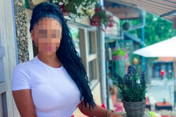 JEZIVO! ODRONU, TREBA DA TE MUČIMO NA TRGU KAO MONSTRUM NIZAMU: Policajka na meti građana zbog optužbi da je bila NERMINOV DOUŠNIK