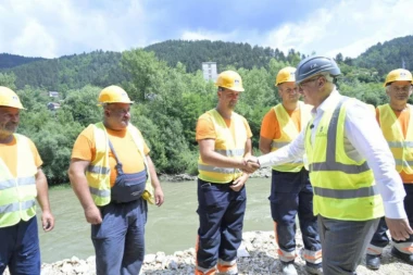 Obnova puta ka bolnici, jedan od najvažnijih projekata u Priboju! Vesić obišao radove na izgradnji i rekonstrukciji Pribojske čete!