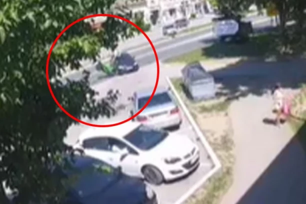 STRAVIČAN UDES U STAROJ PAZOVI! Bahati vozač preprečio devojci put, ona motorom naletela na njega! (VIDEO)