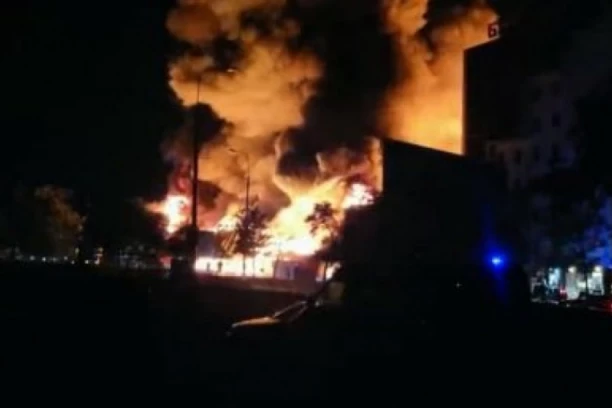 RUSI SE NE SMIRUJU, UDARILI NA ODESU! U masovnom napadu povređeno 22 ljudi, oštećene stambene zgrade, vrtić, prodavnica i gradilište! (FOTO, VIDEO)