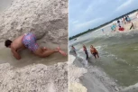 DA LI JE OVAJ ČOVEK NORMALAN? Evo šta mu je palo na pamet: Nasred plaže napravio HAOS, pa se ljudi razbežali - i policija HITNO reagovala (VIDEO)