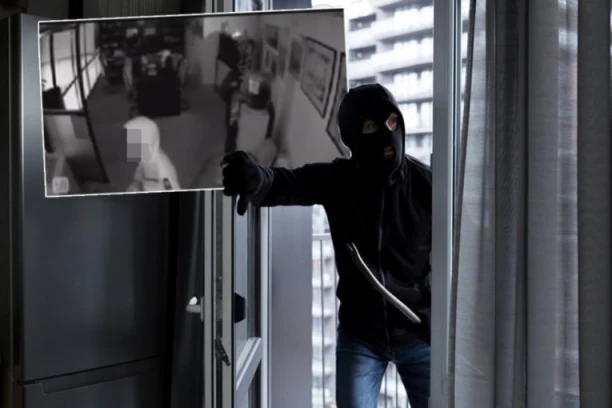 STARICU VEZALI, PRETUKLI I OPLJAČKALI! Policija traga za dvojicom razbojnila!