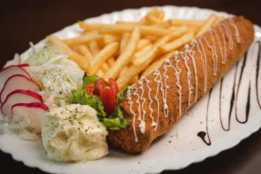 PRAVI KAFANSKI RECEPT ZA KARAĐORĐEVU ŠNICLU: Najpoznatije SRPSKO JELO je toliko ukusno baš zbog OVE kulinarske cake!