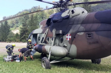SRPSKI VOJNICI U HUMANITARNOJ OPERACIJI Pripadnici VS pomažu građanima Slovenije u otklanjanju posledica poplava (FOTO)