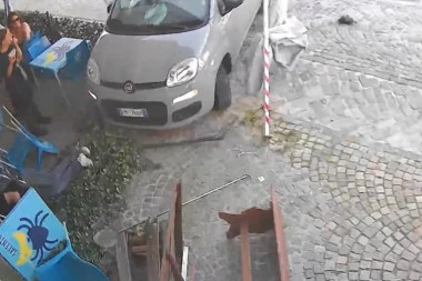 "ZNAM DA SI VAKCINISAN": Slučaj koji je šokirao Italiju, meštanin progonio vlasnika kafane, na kraju ga PREGAZIO KOLIMA (UZNEMIRUJUĆI VIDEO)