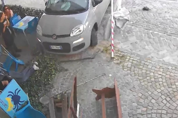 "ZNAM DA SI VAKCINISAN": Slučaj koji je šokirao Italiju, meštanin progonio vlasnika kafane, na kraju ga PREGAZIO KOLIMA (UZNEMIRUJUĆI VIDEO)