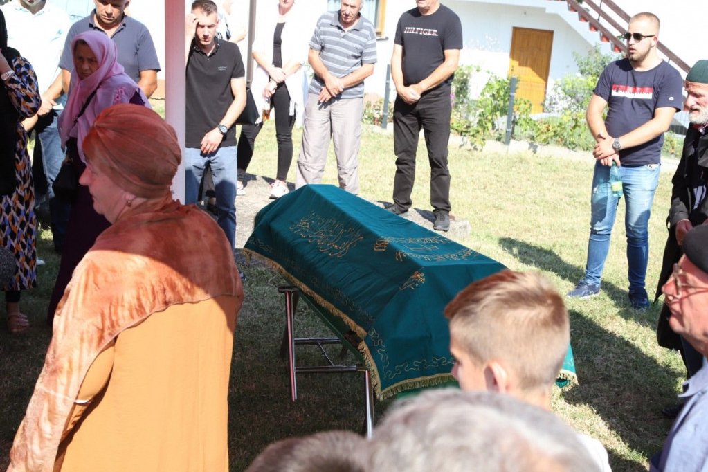 Kovčeg u kojem je telo Nizame Hećimović