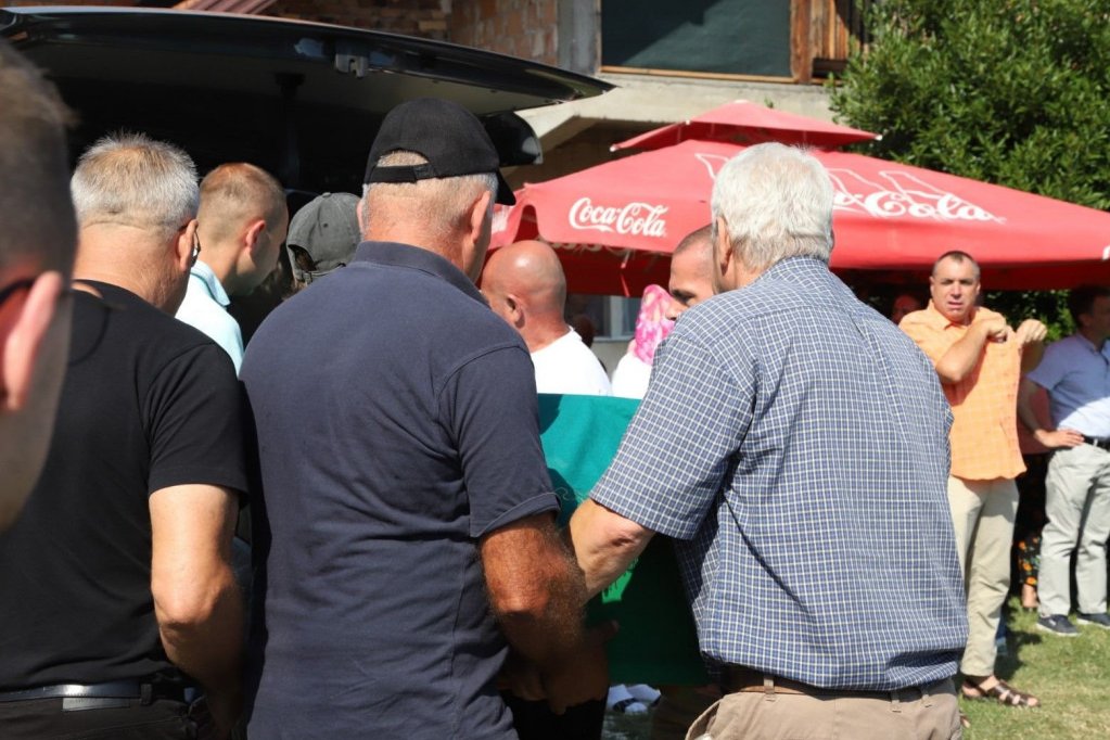 Prijatelji dopremaju Nizamino telo