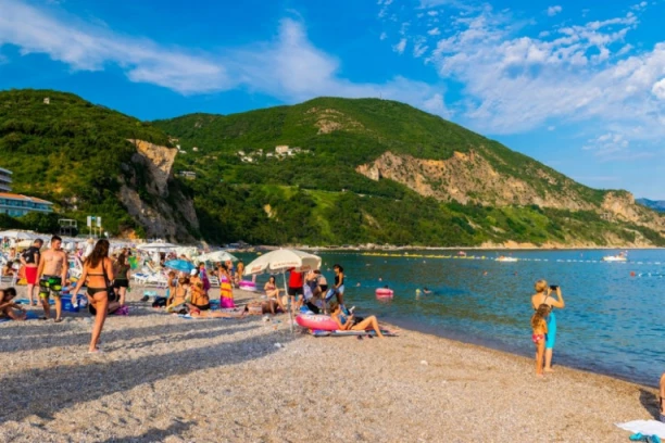 VELIKA PROMENA U CRNOJ GORI: Više se neće raditi OSAM sati!