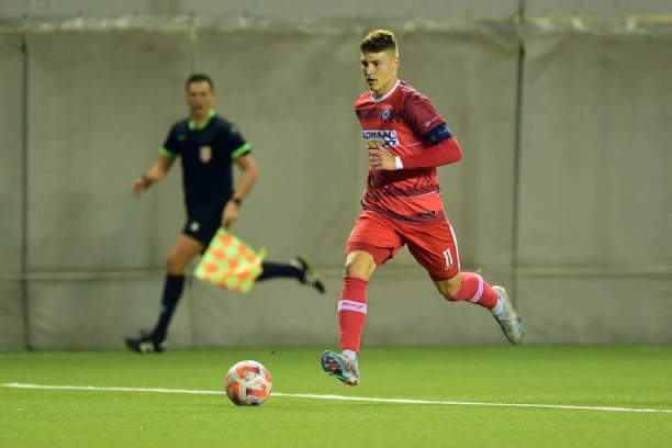 NA OVO SE ČEKALO GOTOVO DVE DECENIJE! Superligaš napravio REKORDAN transfer! Srpski napadač IDE u Francusku!